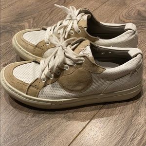 Modern vintage perforated white leather sneakers